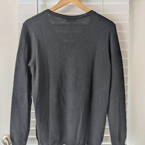 Black Cashmere V- Neck Sweater Size L - Picture 2 of 8
